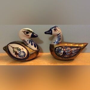 Blue and white porcelain bronze, old ducks
